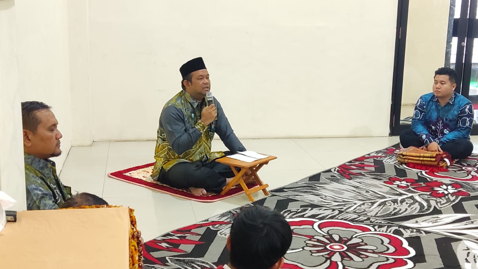 KISMIS: MANUSIA TERBAIK MENURUT HADIST RASULULLAH SAW