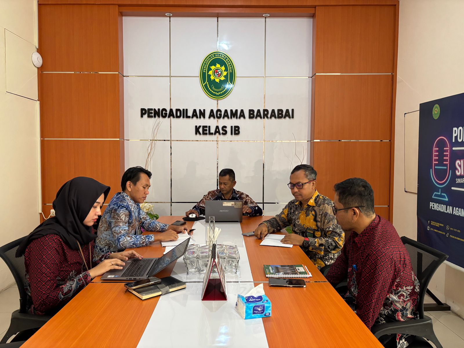 ANTISIPASI KEKOSONGAN JABATAN JELANG PURNABAKTI, TIM BAPERJAKAT PENGADILAN AGAMA BARABAI GELAR RAPAT STRATEGIS