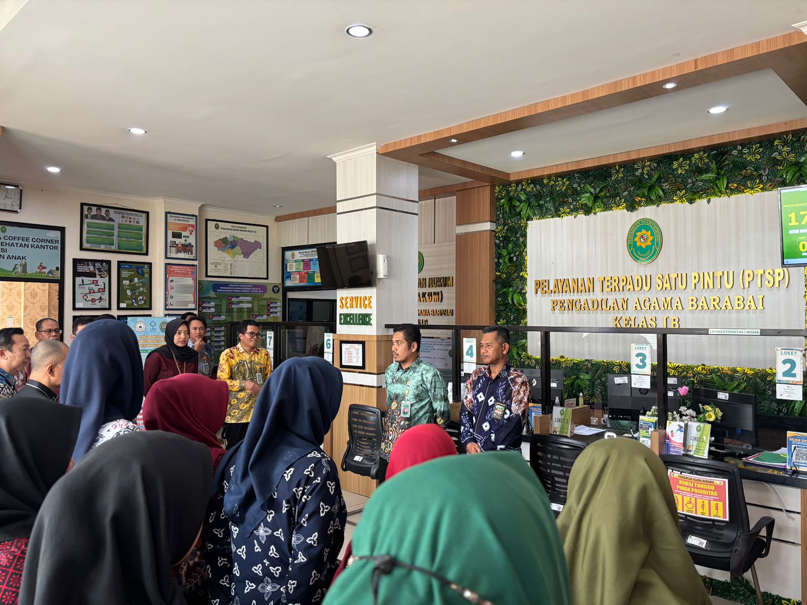 BRIEFING PENGADILAN AGAMA BARABAI: EVALUASI BUKA BERSAMA DAN SOSIALISASI WFA